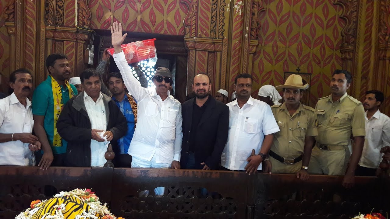 Vatal Nagaraj celebrating Tipu Sultan's birth anniversary along with tourists at Tipu Sultan's ...