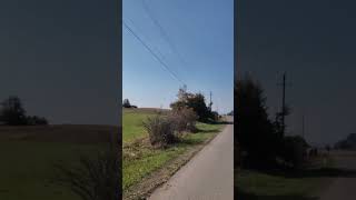 Грузия, горная дорога на велосипеде в октябре,