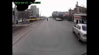 Алматы. Пешеходы на дороге 20150227 1654