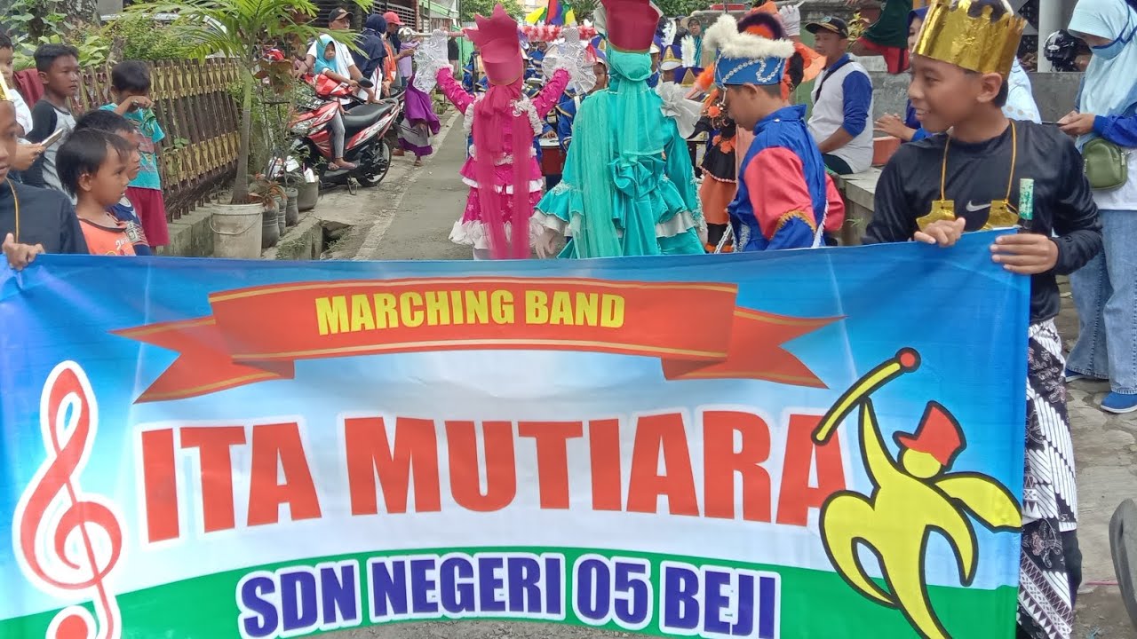 perdana drumband SDN 05 BEJI tampil di acara imtikhan & khotmil Qur'an TPQ & MDT ASH SHIDDIQ
