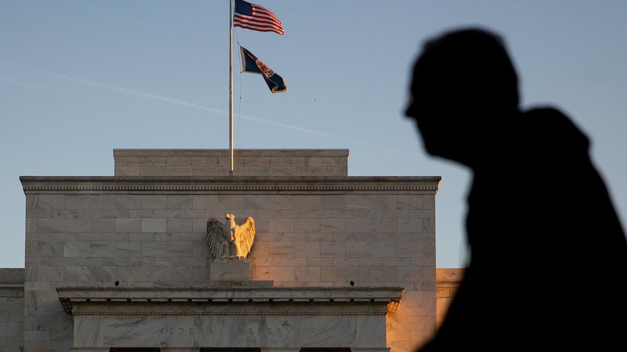 TheStreet: The Fed Is Not in Sync Says Cramer TheStreet: The Fed Is Not in Sync Says Cramer