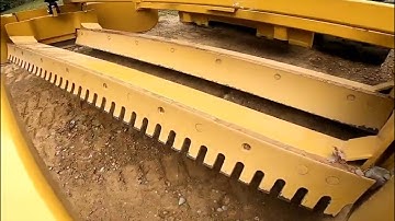 Roadrunner Blade in action on a Deere 325G
