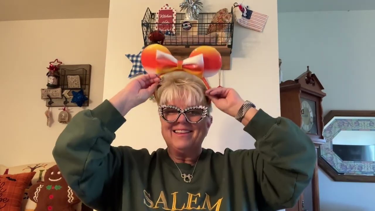 #75 TK Розовое пальто, мешки Санты