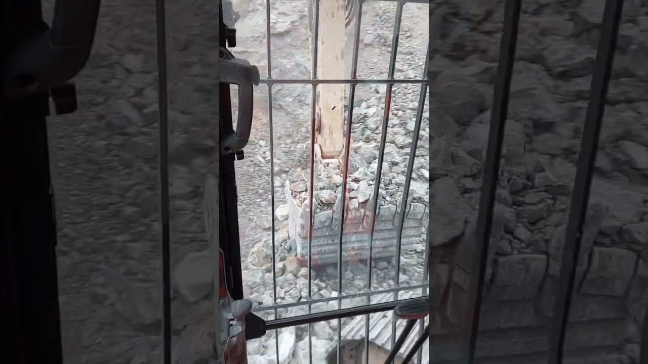 CAT Excavator, Loading rock into Crusher