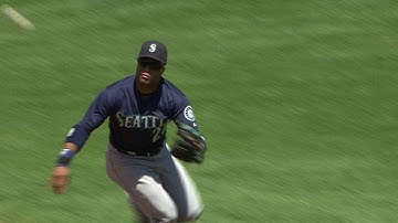 SEA@OAK: Cano slides to snag a sinking line drive