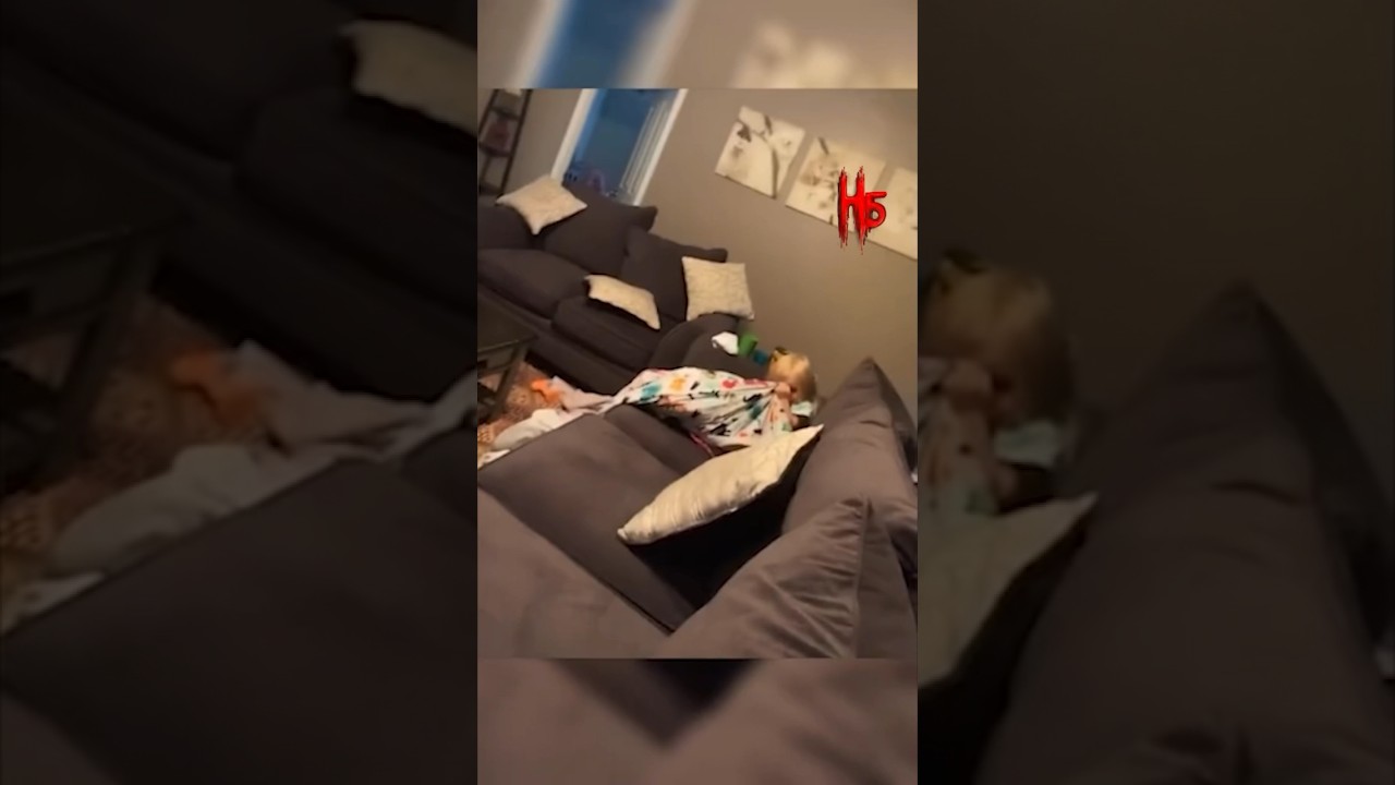 Ребенок видит ПРИВИДЕНИЕ!? 😱 