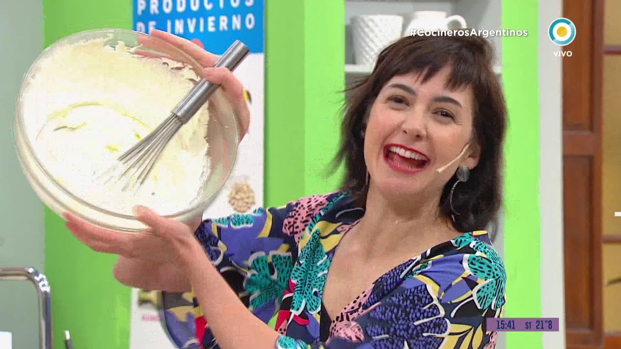 Arrollado merengon con frutillas Parte 2