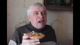 Геннадий Горин кушает Пиццу