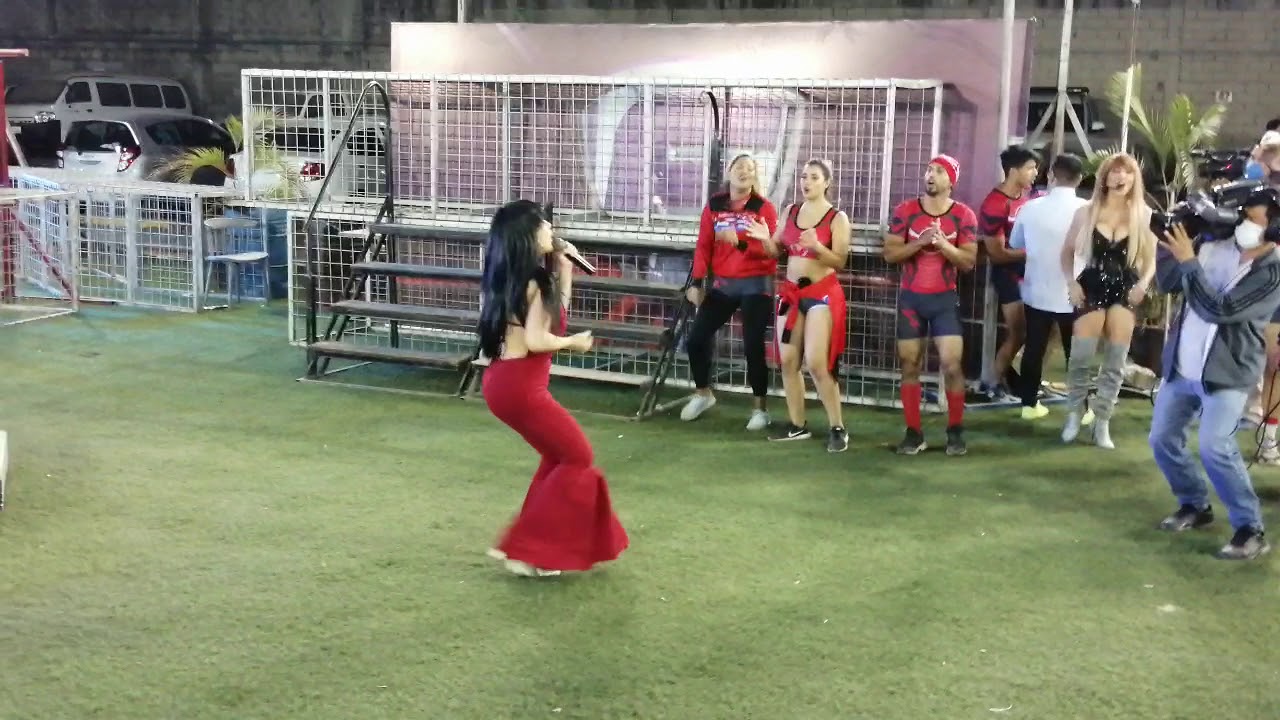 FIORELLA BRUNO INTERPRETANDO A SELENA EN BLN, IMPERDIBLE...