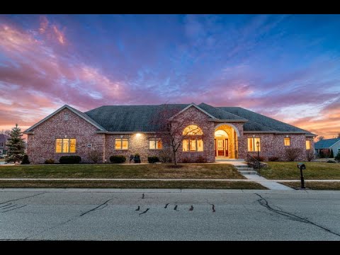 377 Lake Bluff Drive, Oconomowoc, WI home video tour