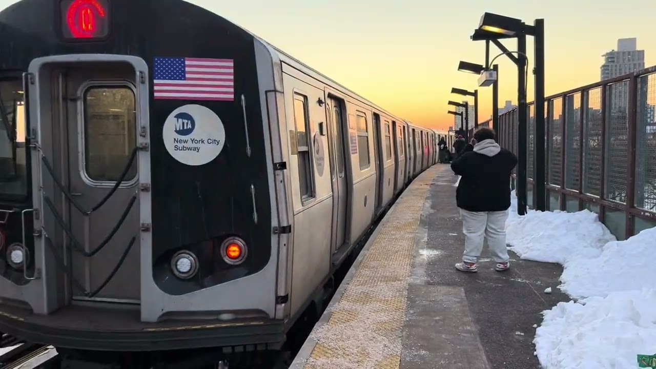 NYCT- R160 on the Q line