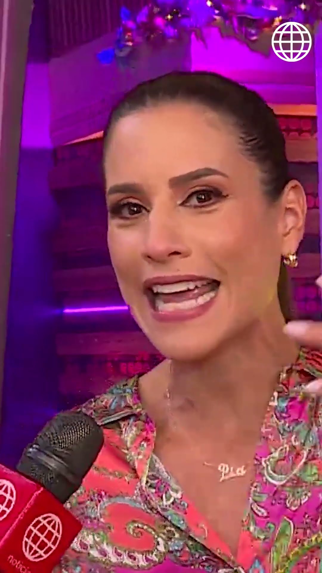 MÁS ESPECTÁCULOS | Maria Pia was once again wearing her children's entertainer costumes. | #shorts