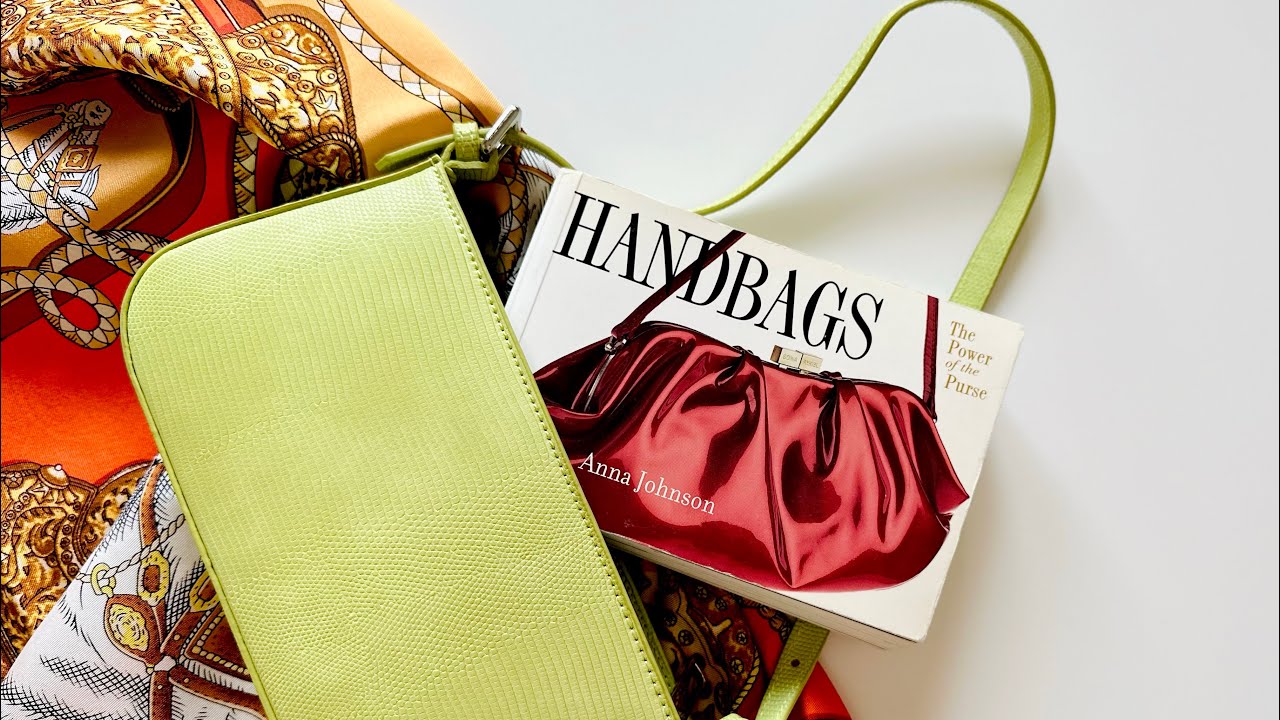 Листаем книгу Handbags. The Power of the Purse, 2002 (Сумки)