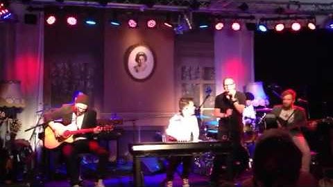 Cover Something in the way she moves door Kor van Velzen (vader van Roel van Velzen)
