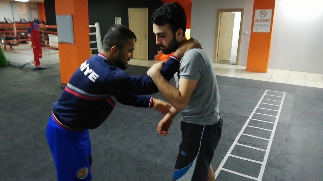 Güreş bilmeyen birisine 3 teknik öğretiyorum.(KOL ÇEKME, TEK KOL , KOLTUK ALTI GEÇME) WRESTLİNG