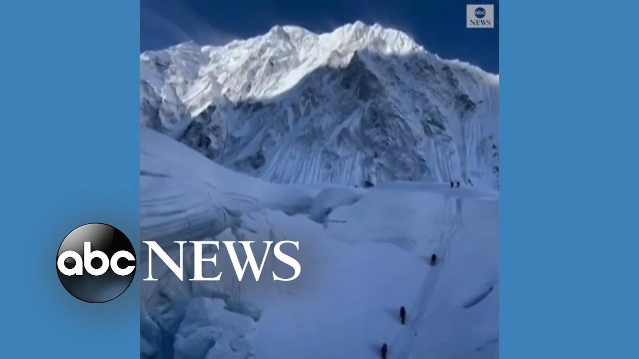 Climbers weigh COVID-19 risk on Mount Everest | ABC News