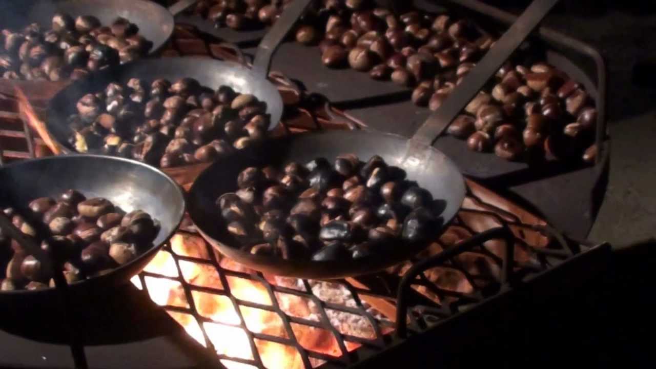châtaignes grillées au feu de bois, la cité médiévale de Provins - YouTube