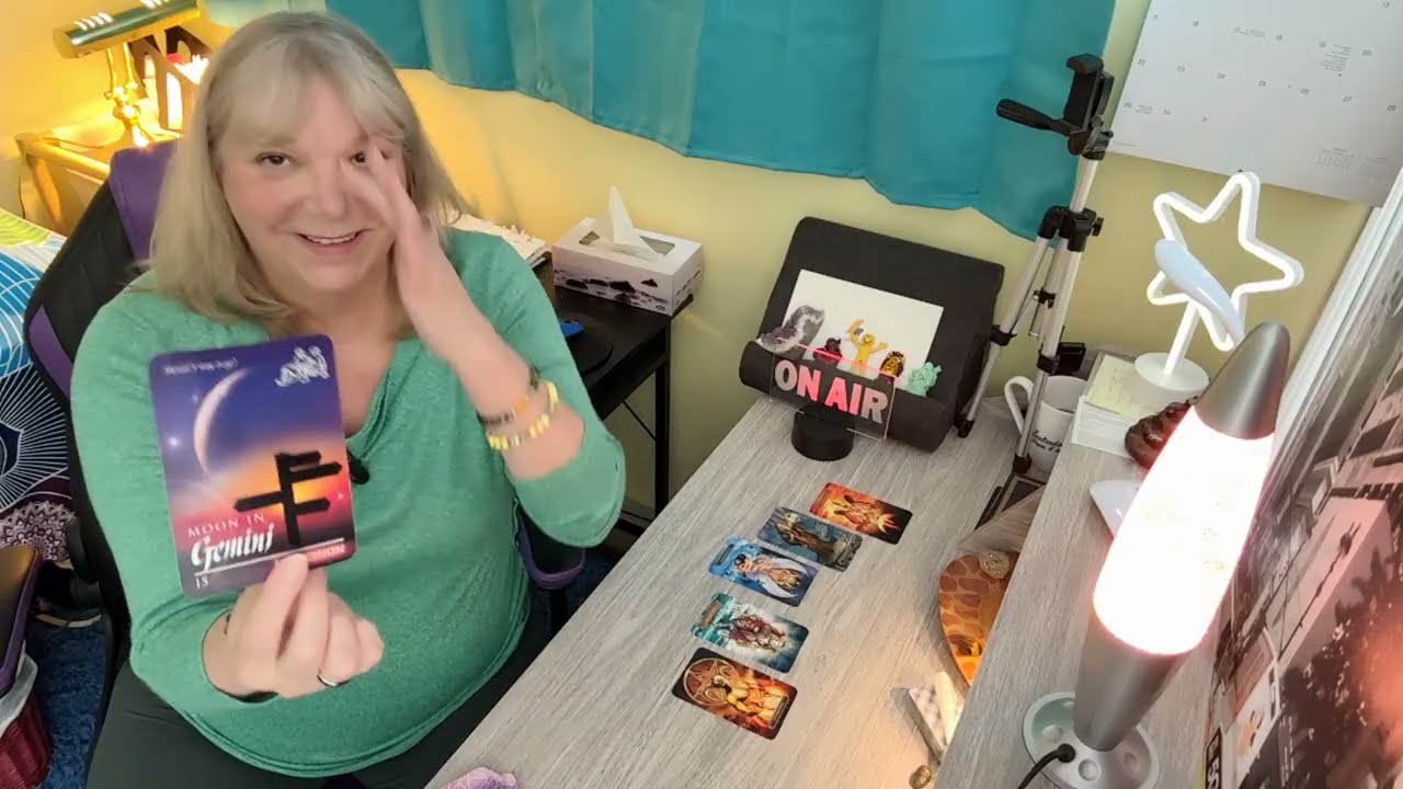 ВОДОЛЕЙ ♒️ Увлекательное начало недели сочетается с необходимостью вынести суждение! 9-16 марта