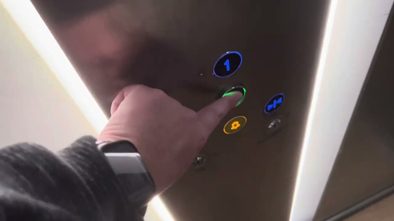 2006 OTIS GeN2 mod 2023 generic lift at Tesco extra Pitsea