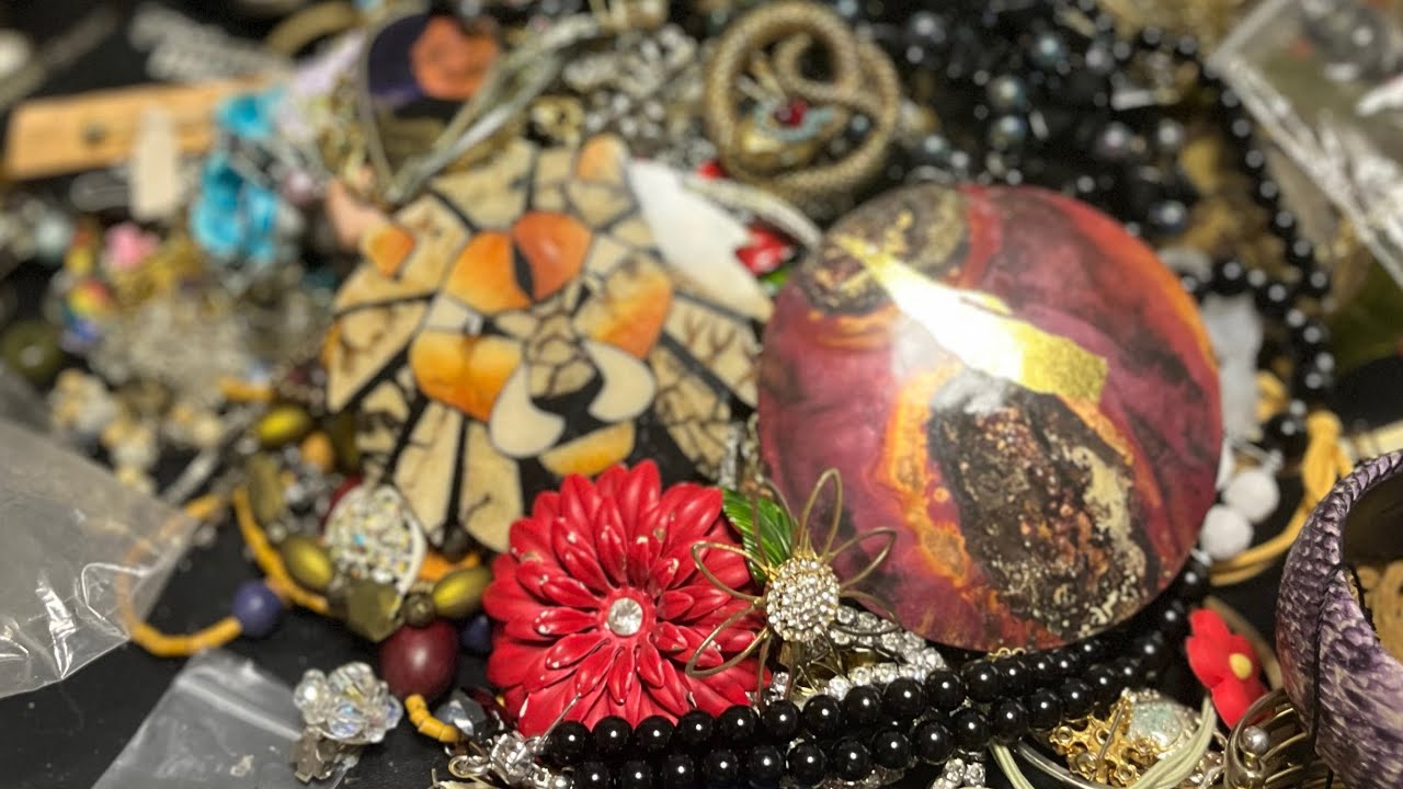 8lb Vintage Jewelry bag unbagging ! pt1 