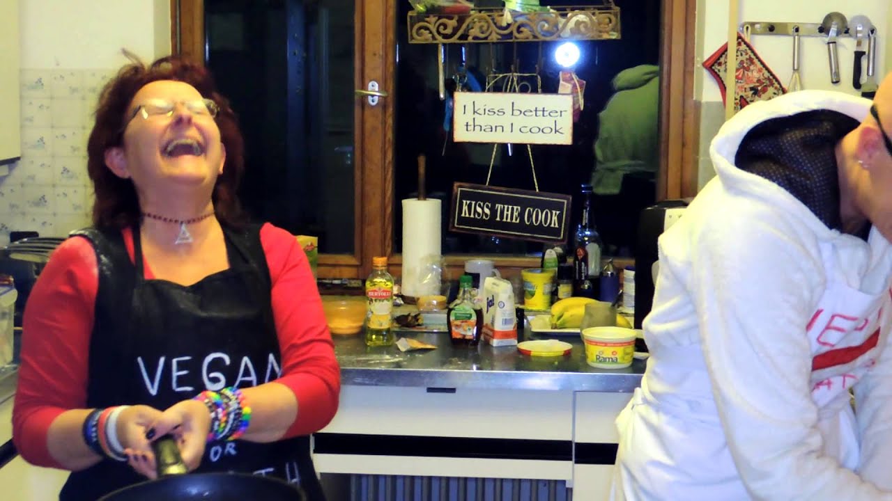 HOW TO TOSS VEGAN PANCAKESIn honor of Jared Leto YouTube