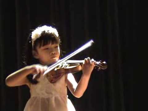 5-Year-Old Jolyne (Jo) Plays Bach's Minuet in G on...