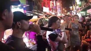 Video voorbeeld van "[Bùi Viện] Anh Cô Đơn Quá & Chúng Ta Không Thuộc Về Nhau - Trần Quang Hùng & Jaykiu"