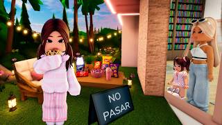 Linda Construye Su Propio Lugar Secreto En Brookhaven. 