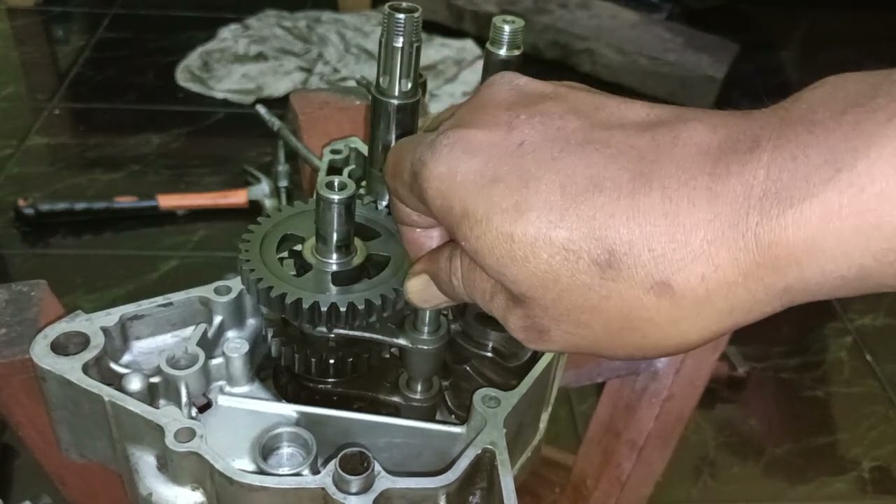 Pasang gigi rasio Suzuki trs 118.restorasi mesin tahap 3