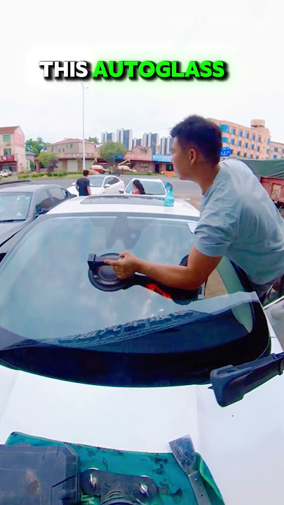 Mind-Blowing One-Hand Windshield Install | Auto Glass Expert
