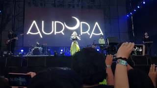 Aurora anima público no Lollapalooza, mas deixa de fora uma de