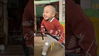 2 year old child with 20kg spring bar breaking challenge #babyshorts #baby