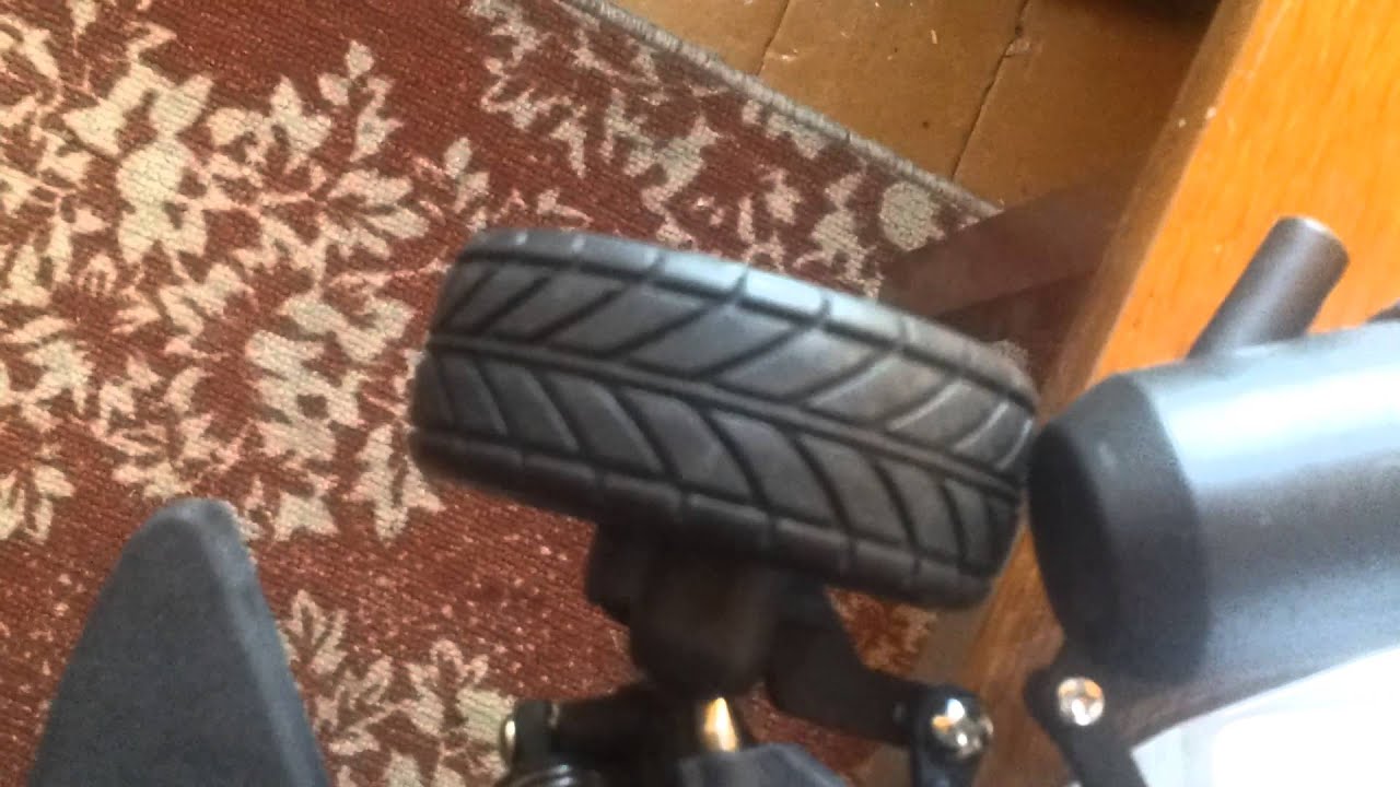 AMG Mersedes DeAgostini При повороте на право,колесо упирается в ...