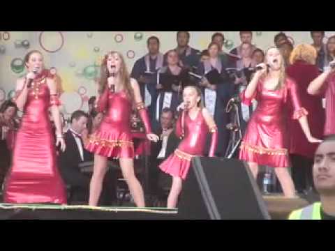 Angela Steele Coca Cola Christmas in the park conc...