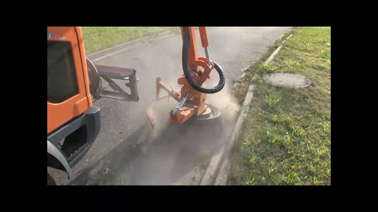 Fiedler FFA 400 mit Wildkrautbürste WK 700