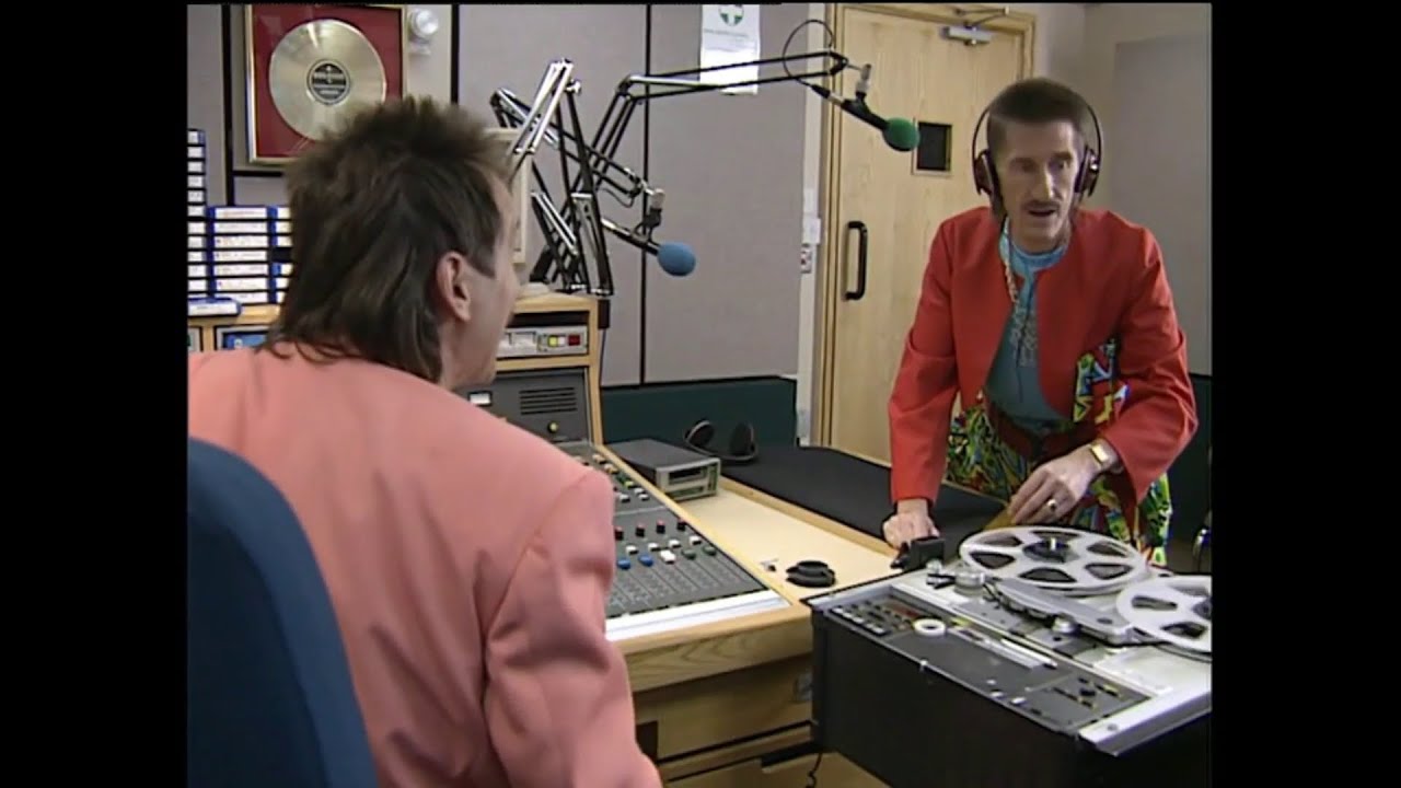 ChuckleVision - On the Radio (1992) - YouTube