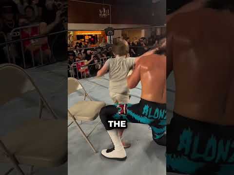 Wrestler Cuts Kid’s Hair?! 😨