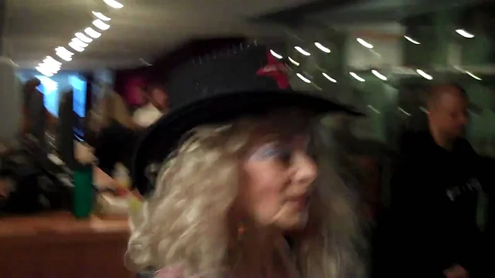 opie's eye - Sandy Kane "attacks" me after the show
