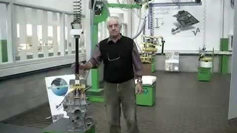 INDEVA Lift Assist Device for handling engine blocks 1