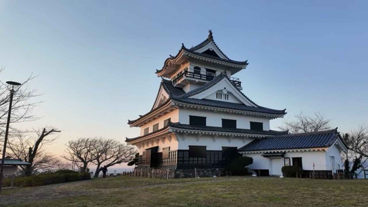 Sunset Walk at Tateyama Pier and Castle, Japan [4K ASMR]