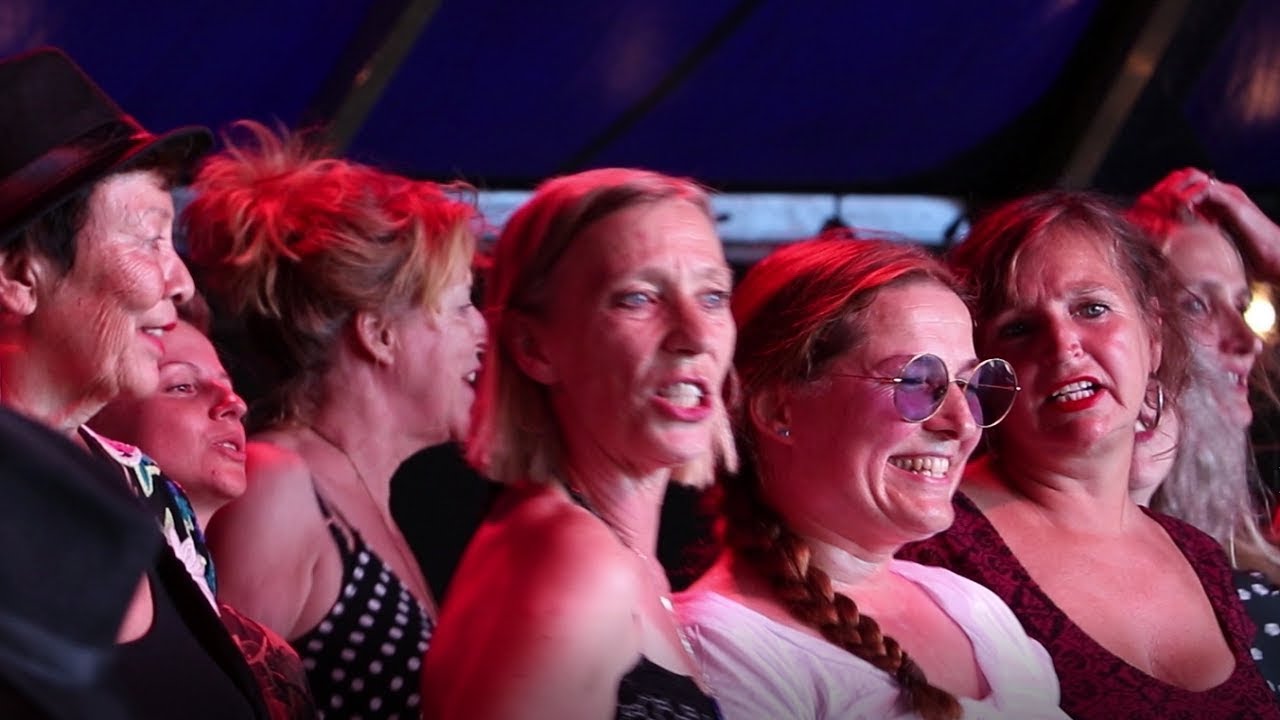 Popkoor WOW: happy hour op De Parade Rotterdam!