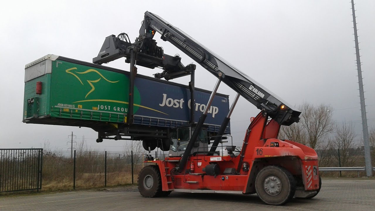 Rémy Van Warbeck - Container handling and train loading with ReachStacker Kalmar DRF450
