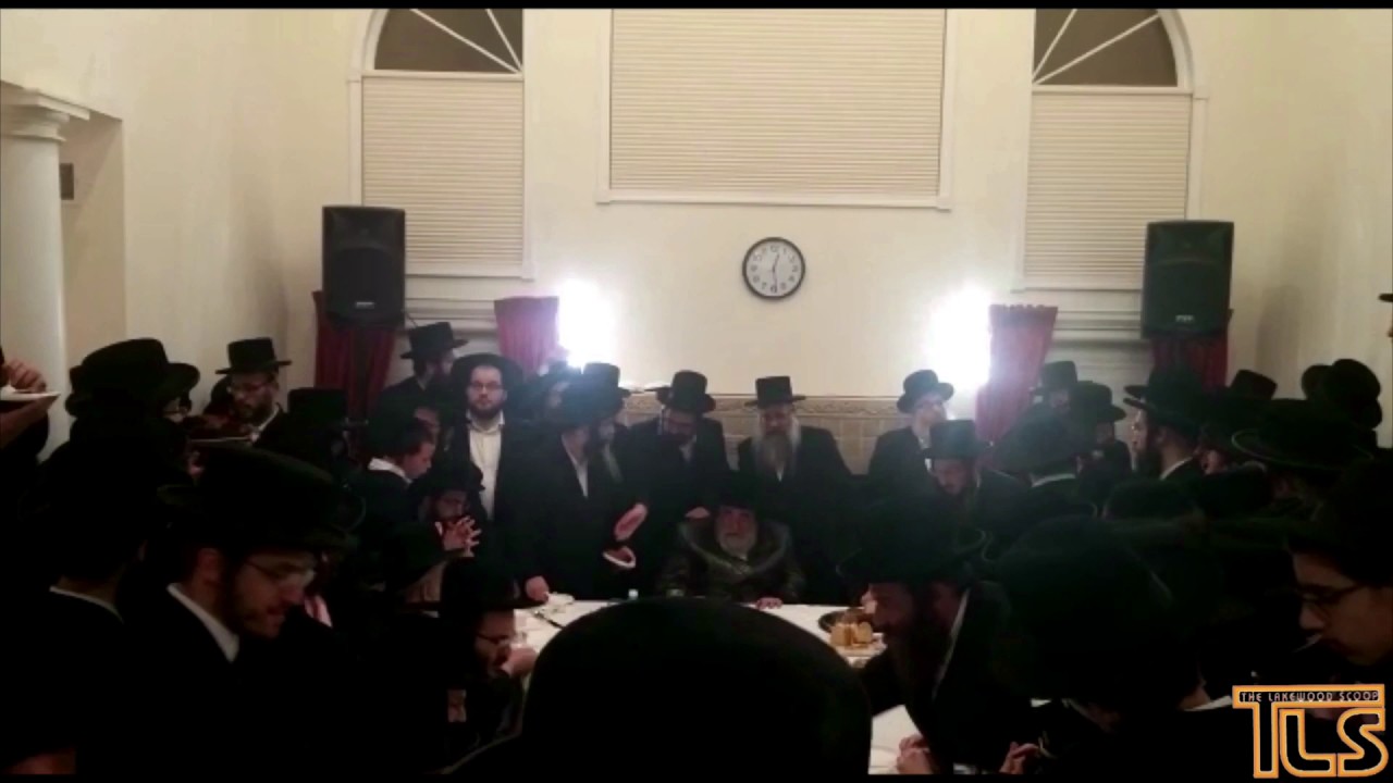 Viznitzer Rebbe Tisch in Lakewood