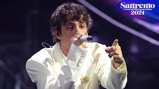 Video thumbnail of "Sanremo 2024 - Sangiovanni canta 'Finiscimi'"