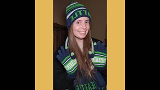 FOCO NFL unisex-adult Nfl Team Logo Adult Stretch Gloves With Stripe Pom Winter Knit Hat Beanie Set