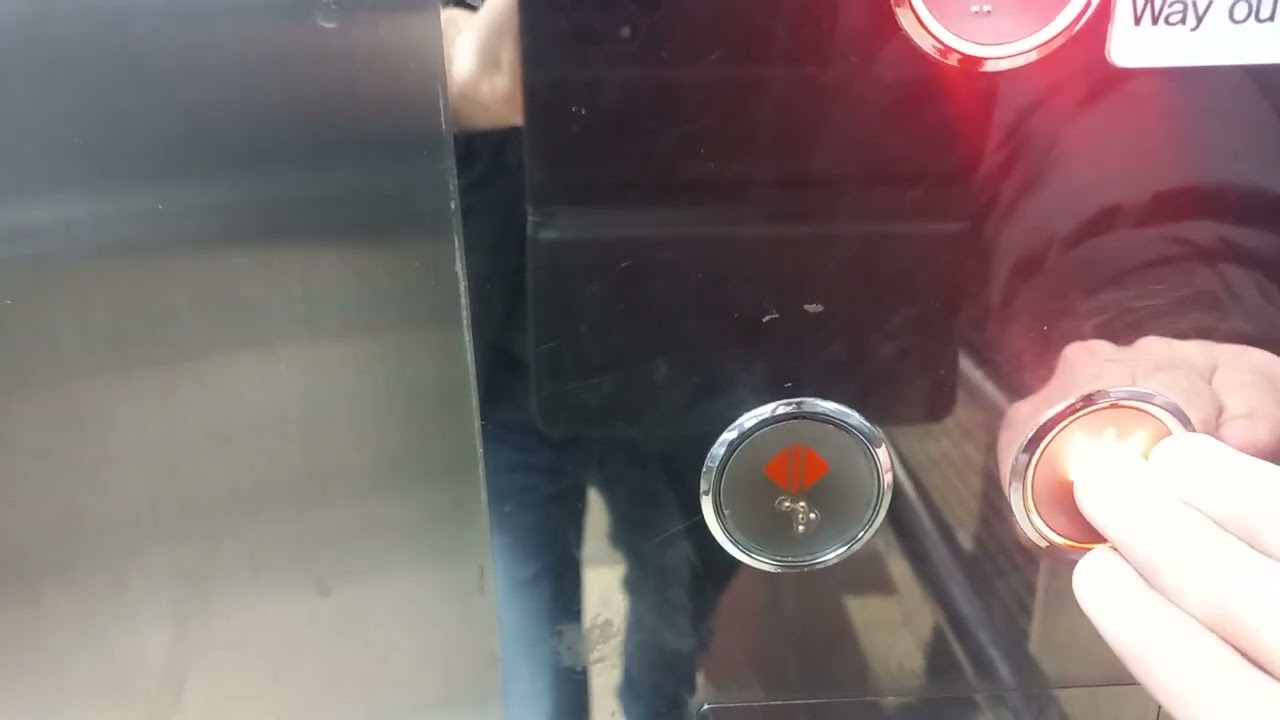 인천광역시 중구 백운로414번길 75 (운북동) 공항철도 영종역 1번출구구구간 지에스이엘리베이터 경고스티거 부착후 탑사기