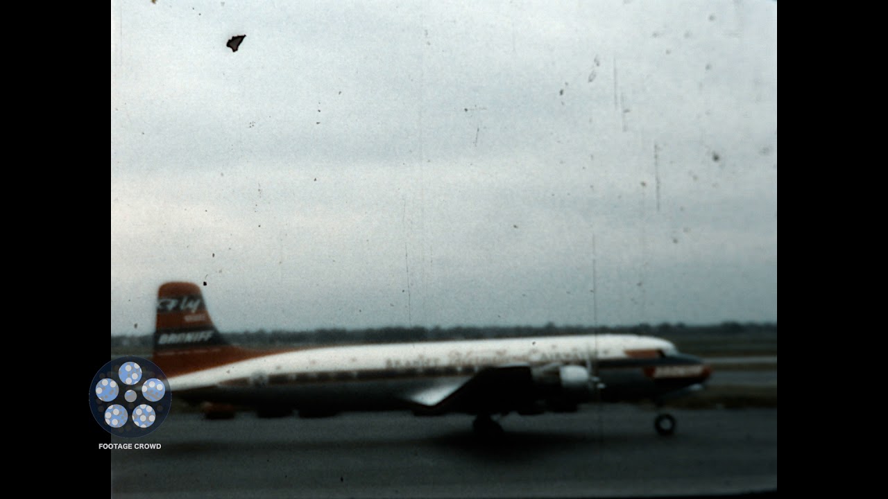 Busy Midway Airport in Chicago 1951 - YouTube