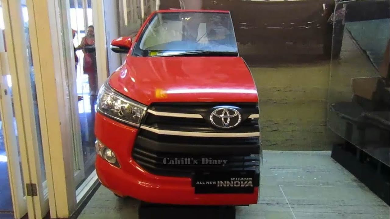 TOYOTA KIJANG INNOVA CUT IN HALF. WHAT INSIDE?