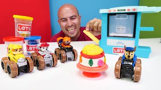 Paw Patrol oyuncakları. Play Doh pasta yapımı. Rubble için hayal gibi doğum günü düzenliyoruz!