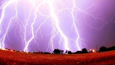 Dangerous Lightning Strikes Thunder recorded on Camera (HIGH VOLTAGE!!)